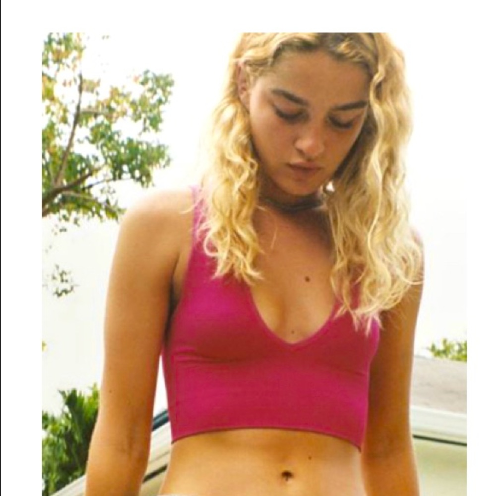 Out From Under Hailey Seamless Plunging Bra Top
Style - pink
